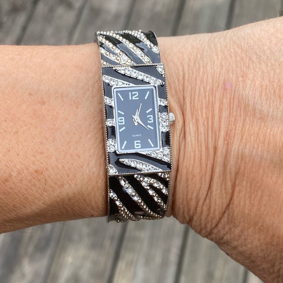 Zebra striped fashion cuff watch Black enamel with marcasite japan movement - Picture 10 of 13